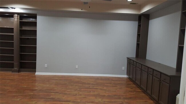 Building Photo - 3885 Waterford Dr