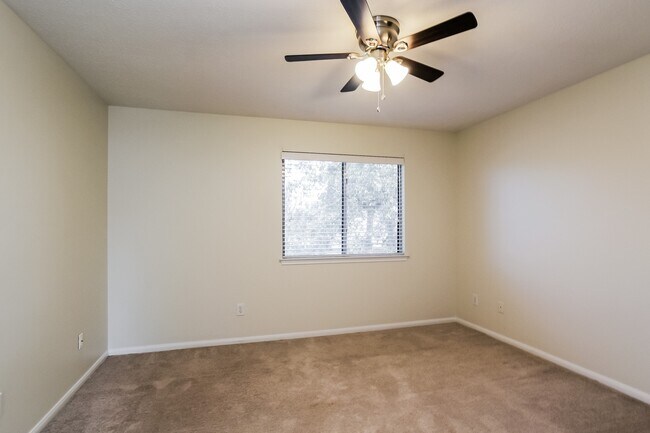 Building Photo - 2715 Fox View Cir