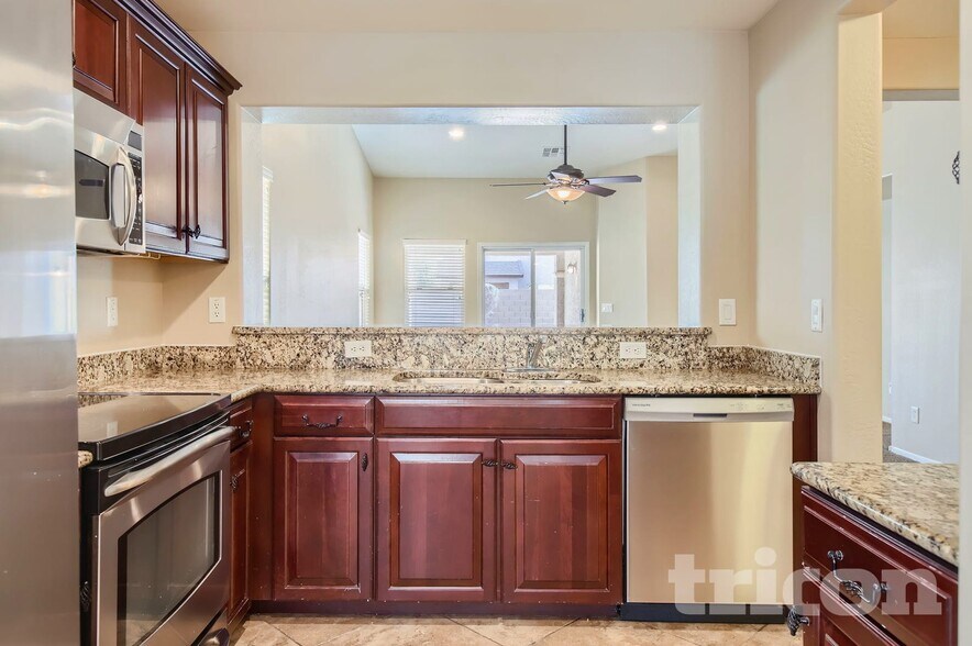 Building Photo - 41201 Bravo Dr