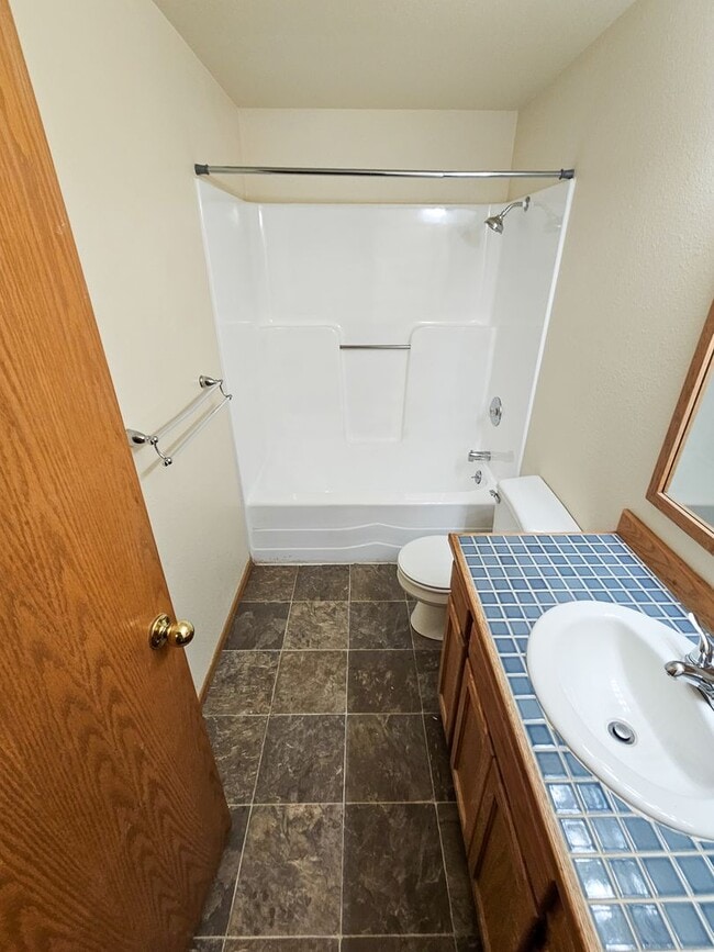 Building Photo - 1097 Summer Breeze Dr N