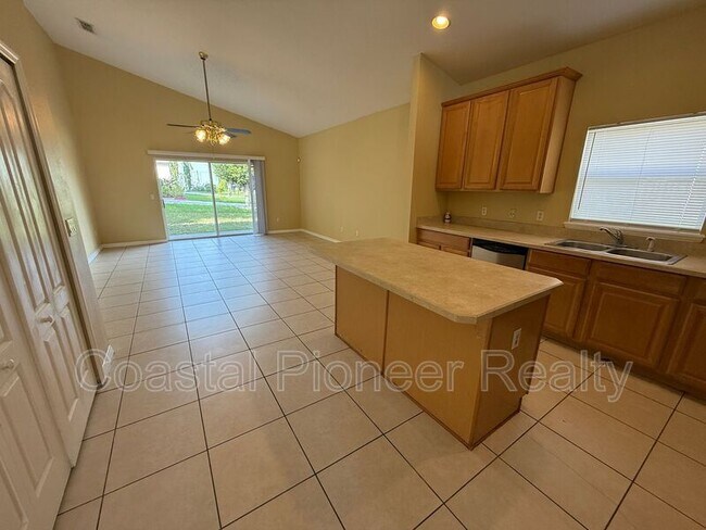 Building Photo - 5320 Lorilawn Dr