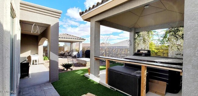 Building Photo - 13212 Emerald Hills St