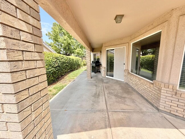 Building Photo - 143 187 N Westridge Dr