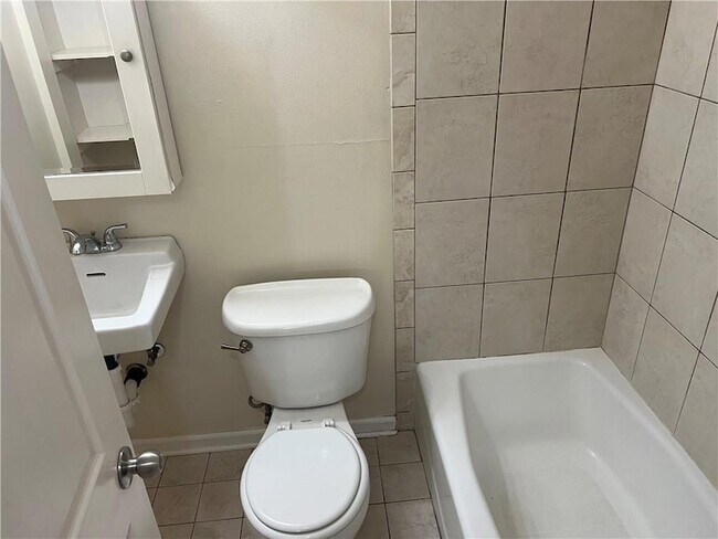 Building Photo - 316 Plantation Dr