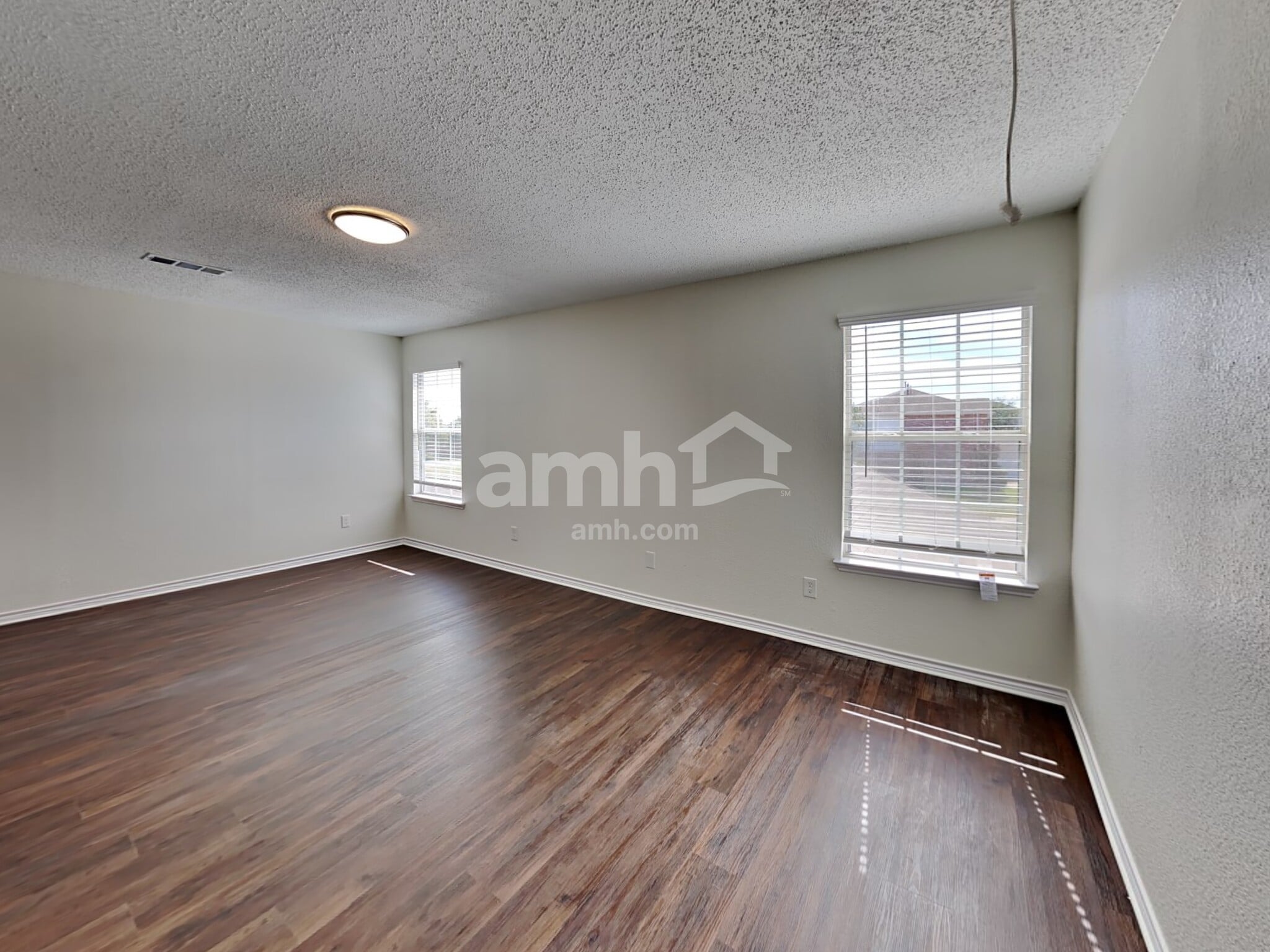 Building Photo - 8113 Lake Haven Dr