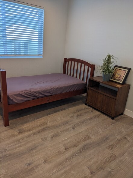 Building Photo - 768 Easton Ave