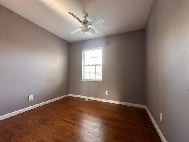 Building Photo - 1716 Mohawk Pl SE