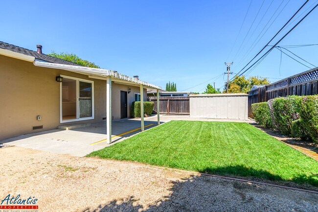 Building Photo - Gorgeous & Remodeled Home