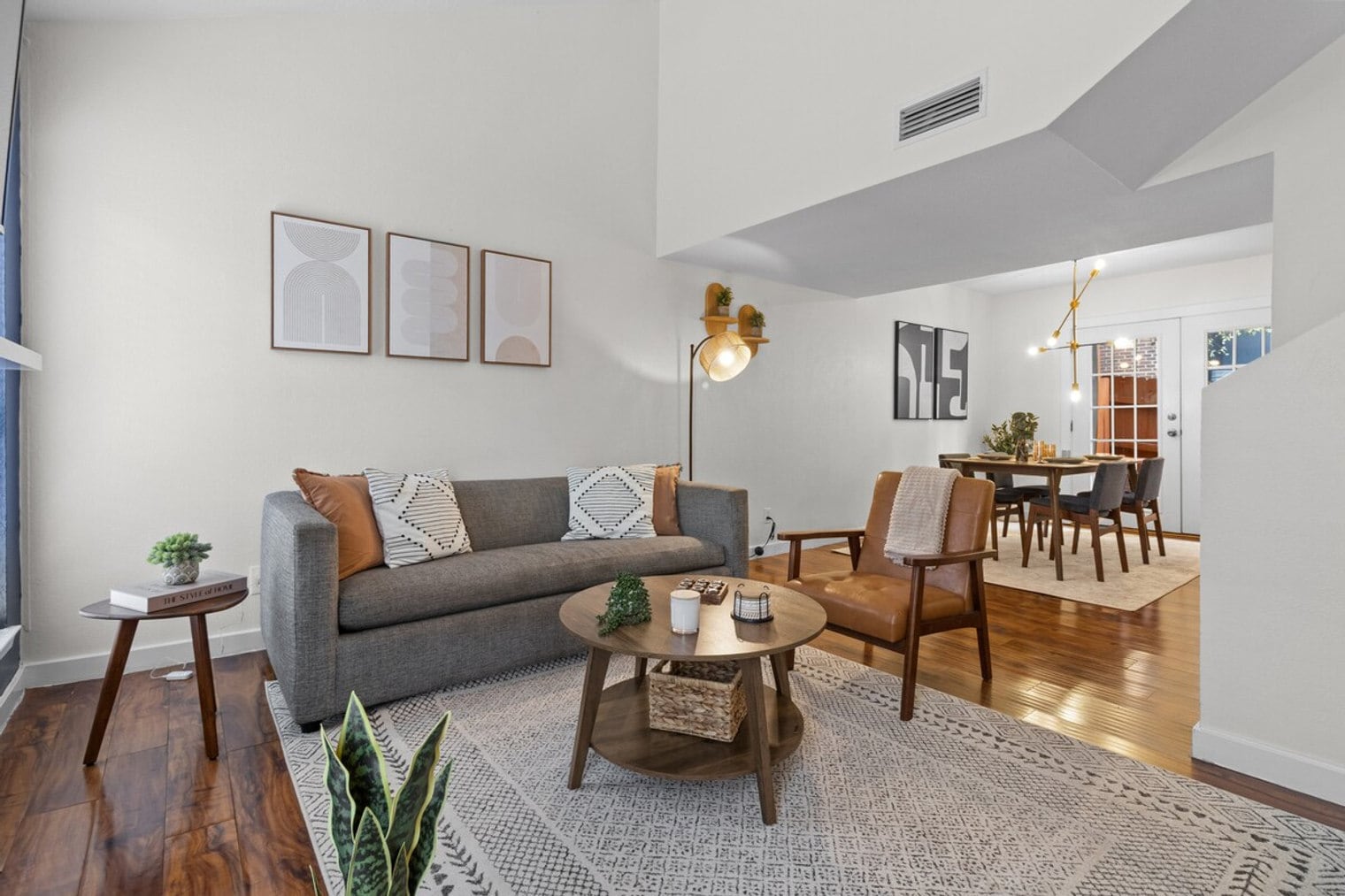 Building Photo - 800 S 1st St