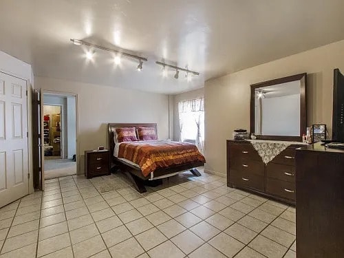 Building Photo - 11757 S Grandville Ave