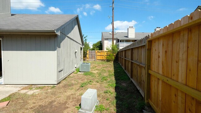 Building Photo - 1203 Beckwood Cir