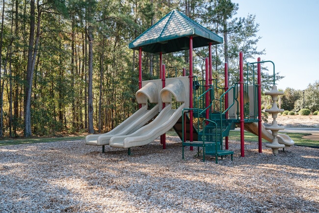 Building Photo - 600 Trellis Square