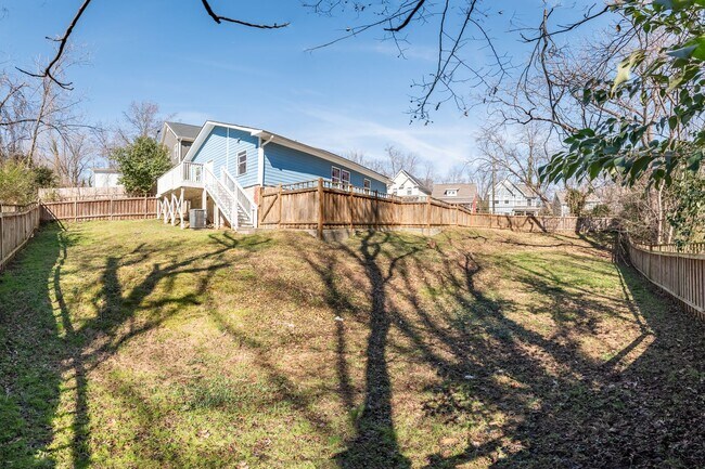 Building Photo - Gorgeous Home Near Downtown Durham!
