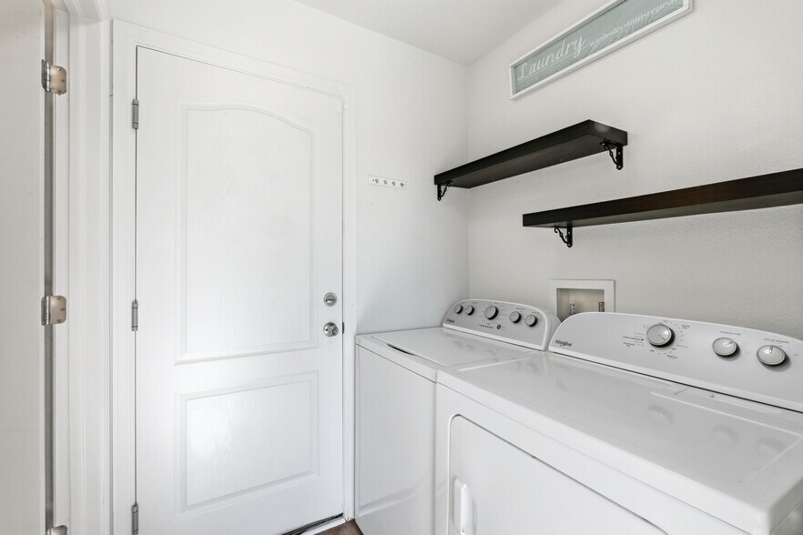 Building Photo - 25830 E Byers Pl