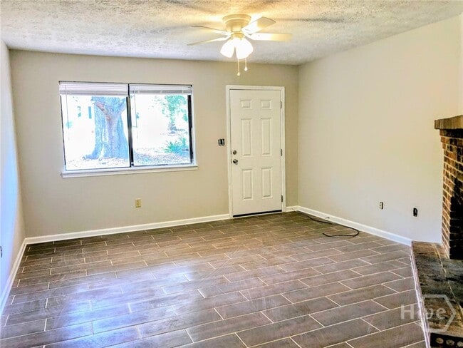 Building Photo - 410 Lexington Heights