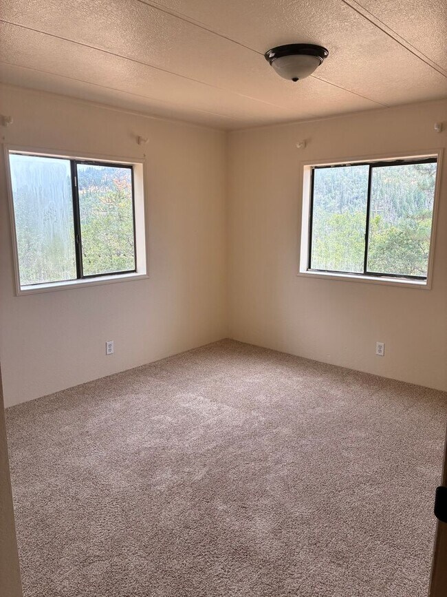 Building Photo - Fully Remodeled 5 Bedroom Home on 1 Acre with Shop, RV Parking & Stunning Views In Shady Cove