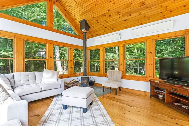 Building Photo - 45 S Killingly Rd
