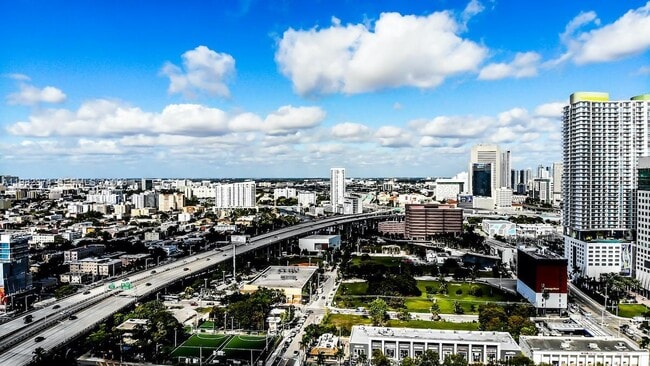 Building Photo - 1010 SW 2nd Ave