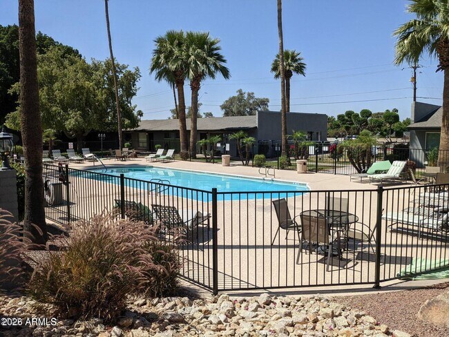 Building Photo - 7141 N 16th St