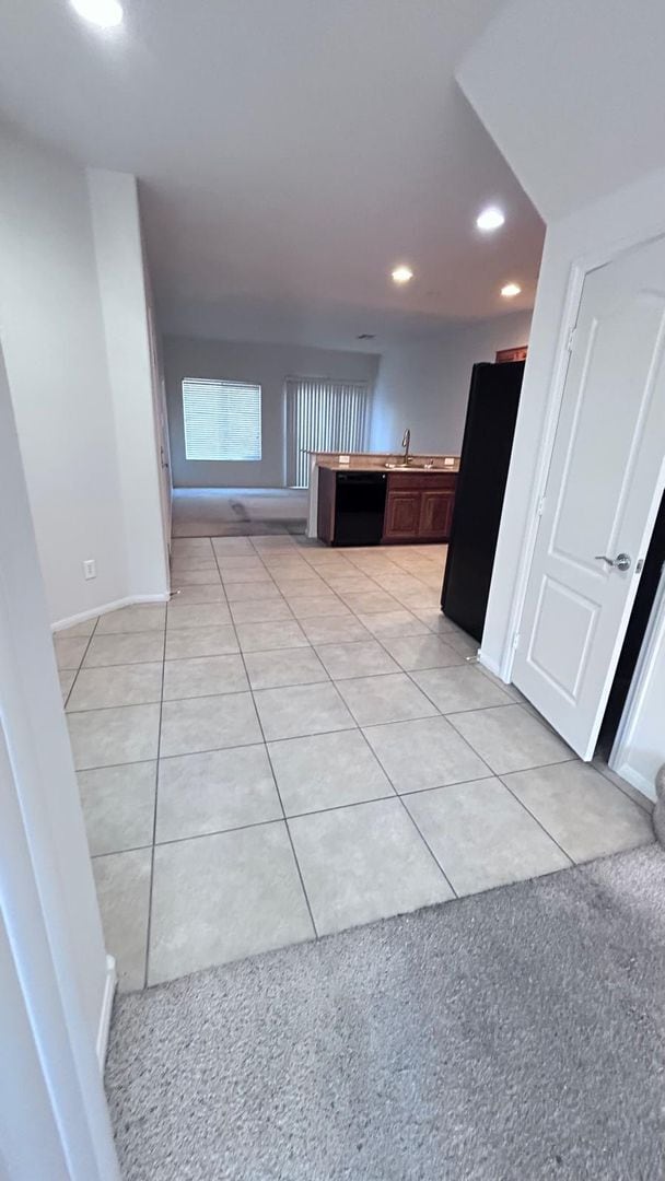 Building Photo - Freshly Painted 3 Bedrooms Home in Gated M...