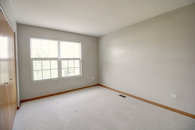 Building Photo - 238 S Alder Creek Dr