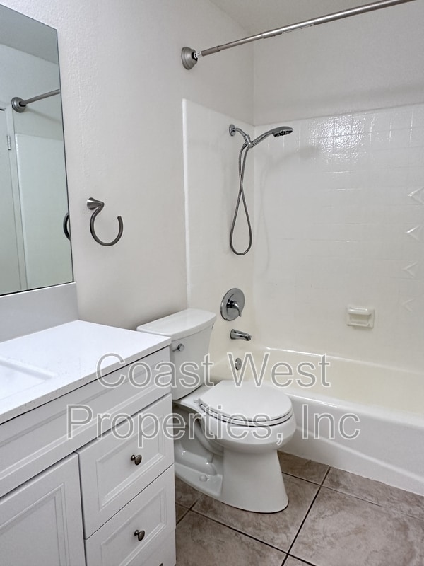 Building Photo - 1810 Broadway St