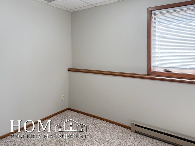 Building Photo - 1701 Pleasant View Dr