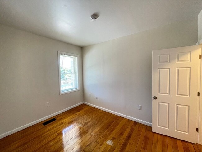 Building Photo - 31 Front St