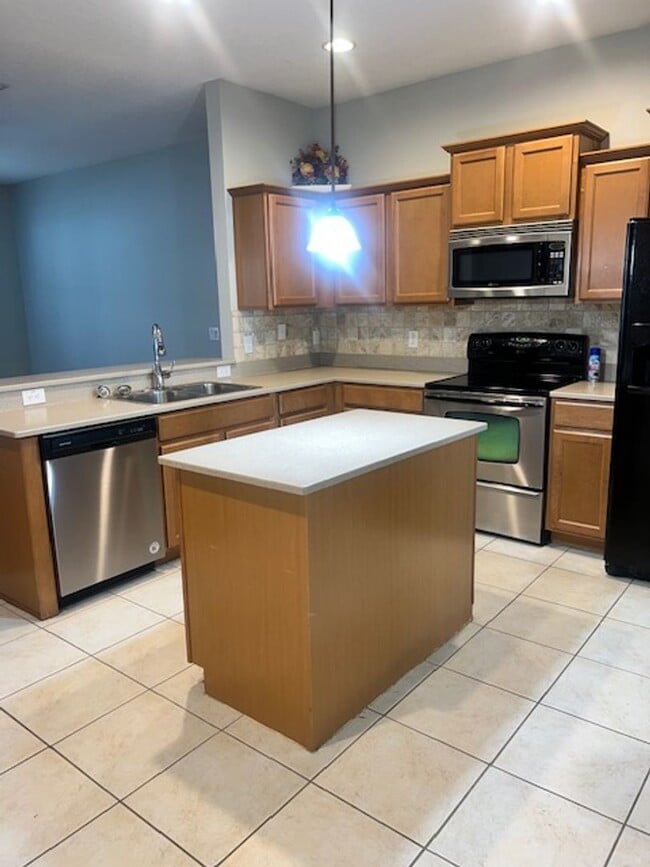 Building Photo - Quick! Grab this one before it's gone!