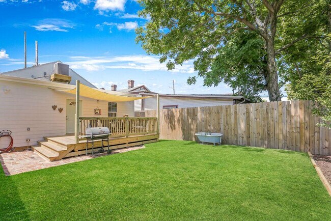 Building Photo - 4829 Tchoupitoulas St