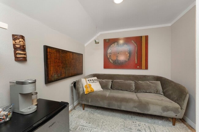 Building Photo - Chalet by the Sea SHORT OR LONG TERM RENTAL