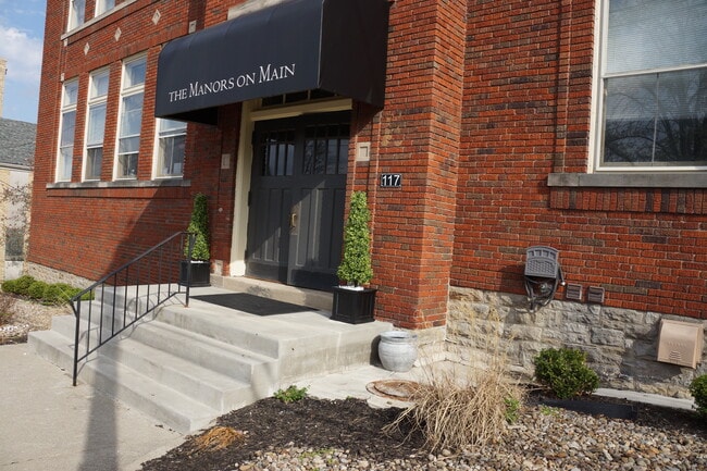 Building Photo - Manors On Main