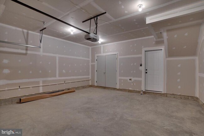 Building Photo - 5102 Oakmoore Dr