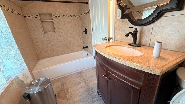 Building Photo - 185 Weir St