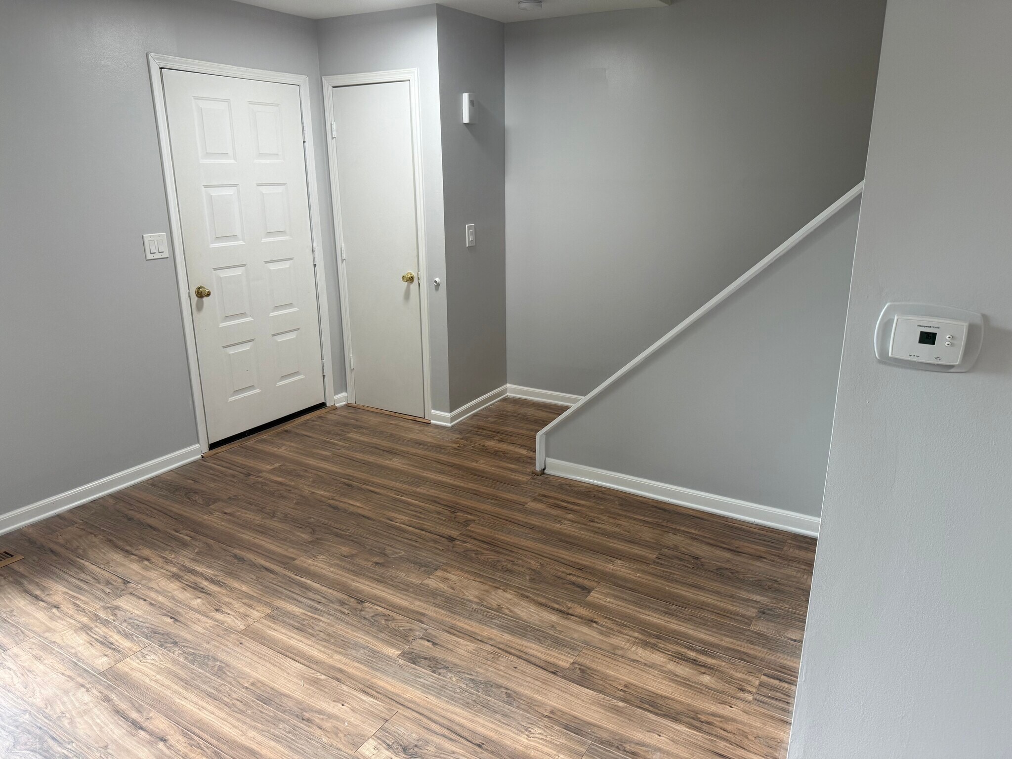 Building Photo - 216 Riva Dr