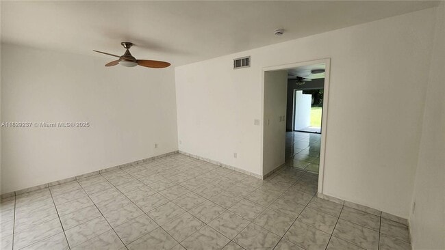 Building Photo - 5060 Elmhurst Rd