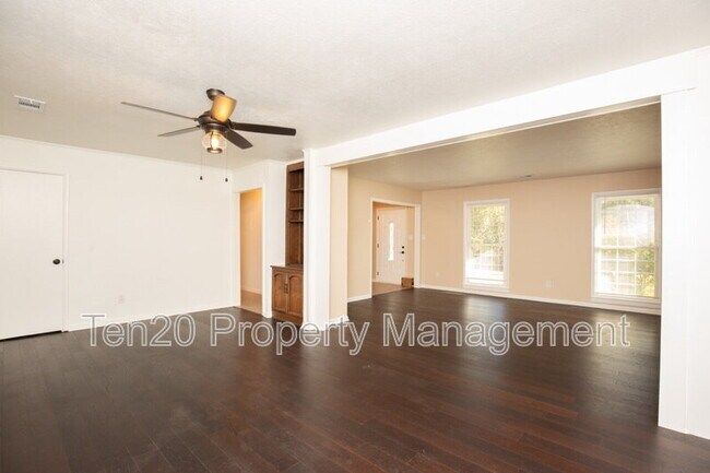 Building Photo - 6223 Fox Chapel Dr