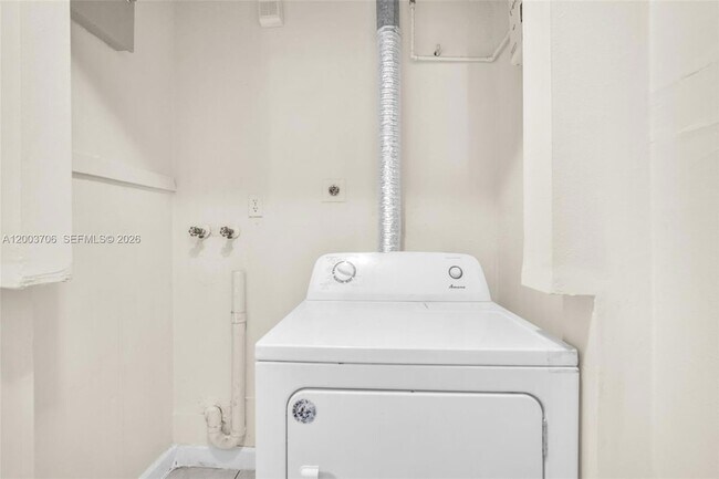 Building Photo - 2125 McKinley St