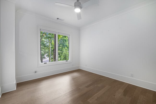 Building Photo - 306 Pinecrest Rd NE