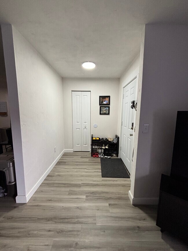 Building Photo - 2063 Oak Meadow Cir