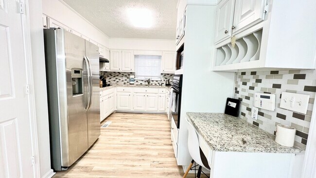 Building Photo - 1875 Terrace Lake Dr