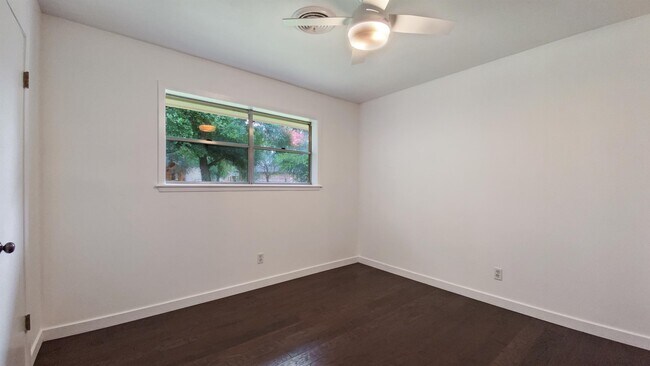 Building Photo - 3519 Midwest Dr