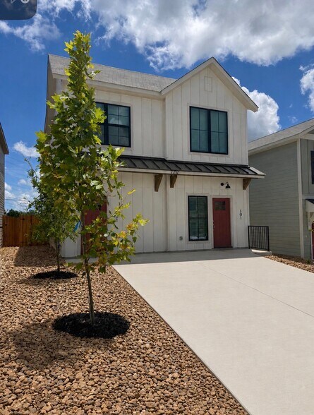 Building Photo - 7162 Magnolia Pass