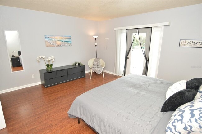 Building Photo - 3837 Pompano Dr SE