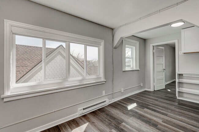 Building Photo - ? Only $899! Modern 1st-Floor Apartment with Covered Porch + Utilities Included?