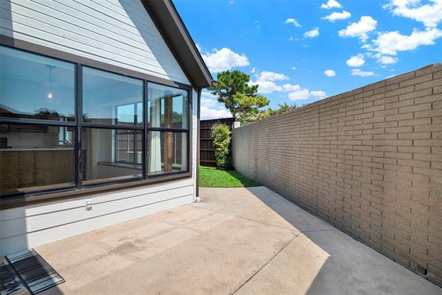 Building Photo - 2713 Pinery Ln