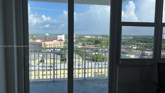 Building Photo - 2100 Sans Souci Blvd