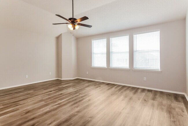 Building Photo - 145 Redbud Dr