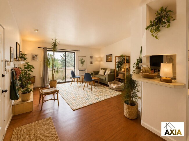 Building Photo - Bright Top-Floor Condo with Vaulted Ceilings & Flatiron Views!