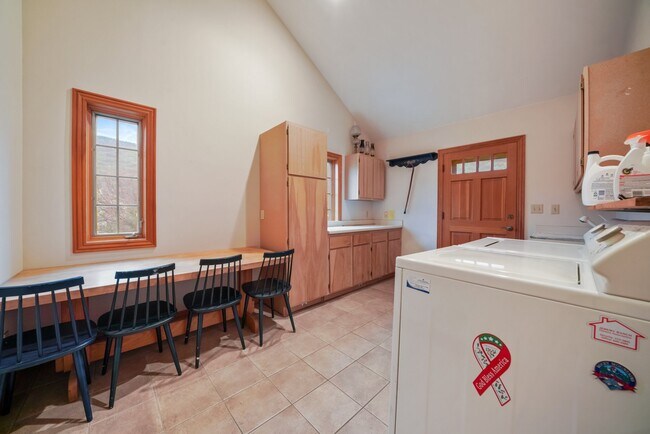 Building Photo - 9154 Daybreaker Dr
